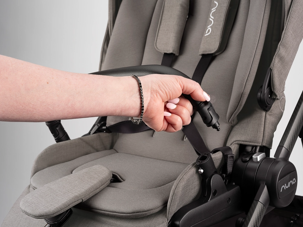 Poussette Nuna Swiv - Granite + Coque Auto Arra Flex - Caviar
